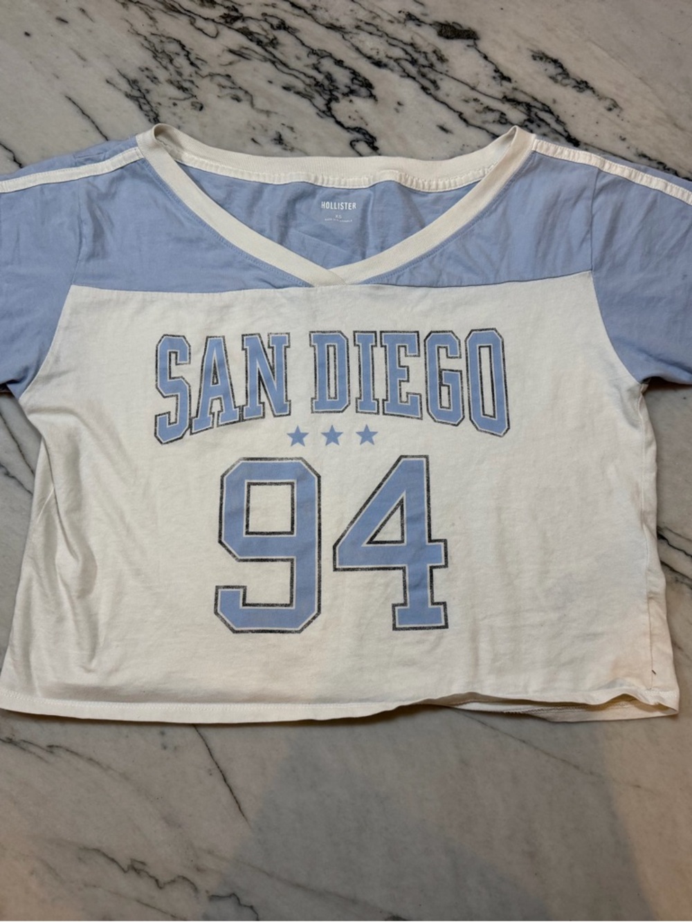 Hollister Womens White/Light Blue 'San Diego 94' V-Neck Oversized Crop Tee XS